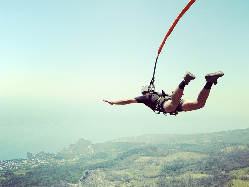 https://www.udaipuradventures.com/wp-content/uploads/2022/10/bunjee-jumping-in-udaipur.jpg